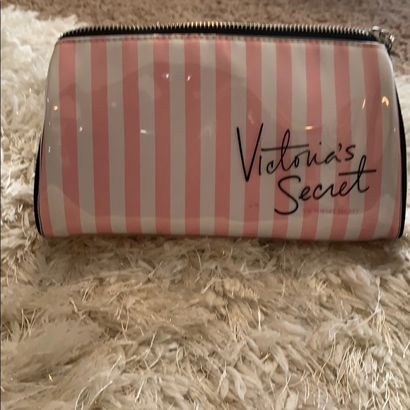Cute! Victoria’s Secret Bag - Picture 2 of 8